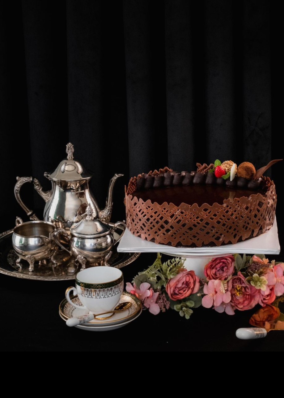 Classic Belgian chocolate Cake (12 Inches)